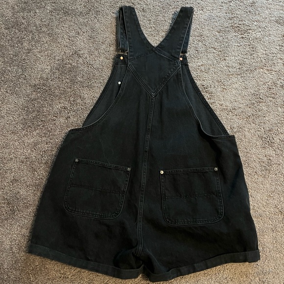 Old Navy Pants - Black baggy short overalls